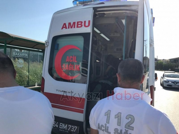 Akyazıda kaza 3 yaralı