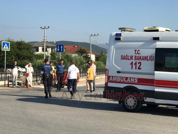 Akyazıda kaza 3 yaralı