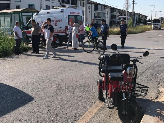 Akyazıda kaza 3 yaralı