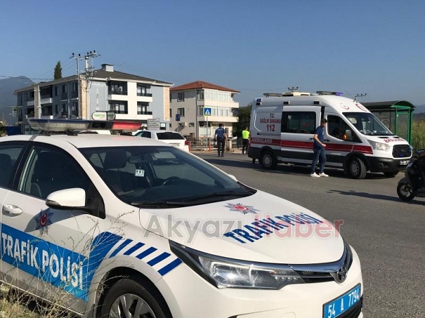 Akyazıda kaza 3 yaralı