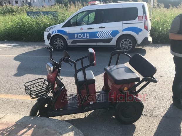 Akyazıda kaza 3 yaralı