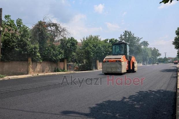 Başkan Alemdar, Akyazı'da asfalt çalışmalarını inceledi