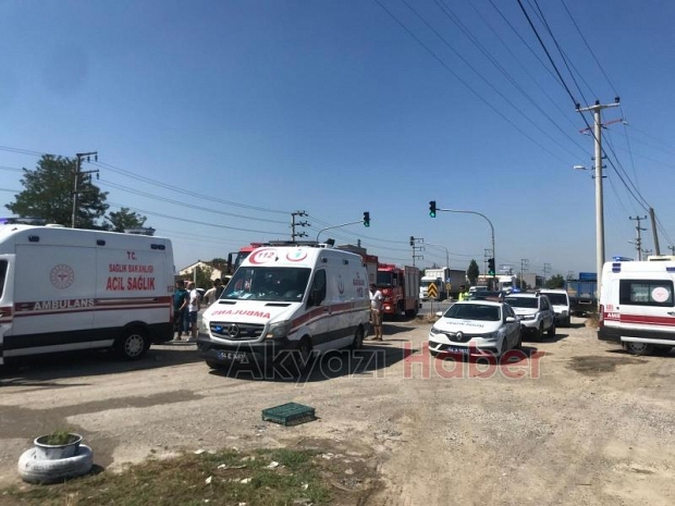 tır trafik ışıklarında duran araçlara çarptı 5 yaralı.