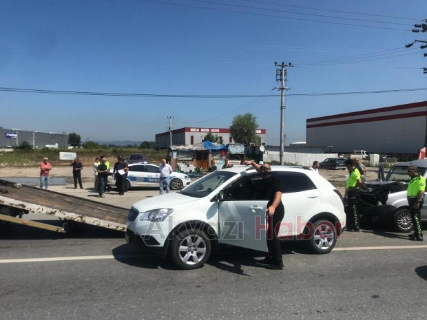 tır trafik ışıklarında duran araçlara çarptı 5 yaralı.