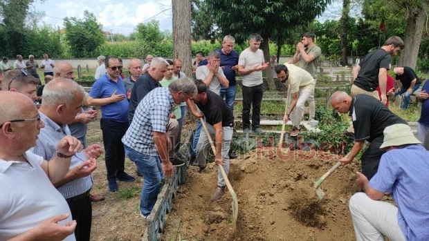 Son yolculuklarına dualarla uğurlandılar