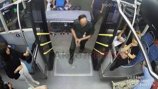 Büyükşehir otobüsünde hayat kurtaran seferberlik kamerada