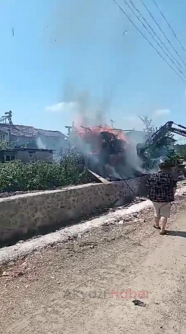 Ahır ve samanlık yandı