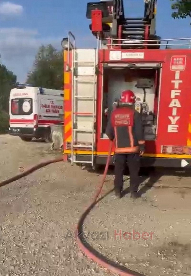 Akyazı'da tavuk çiftliğinde yangın