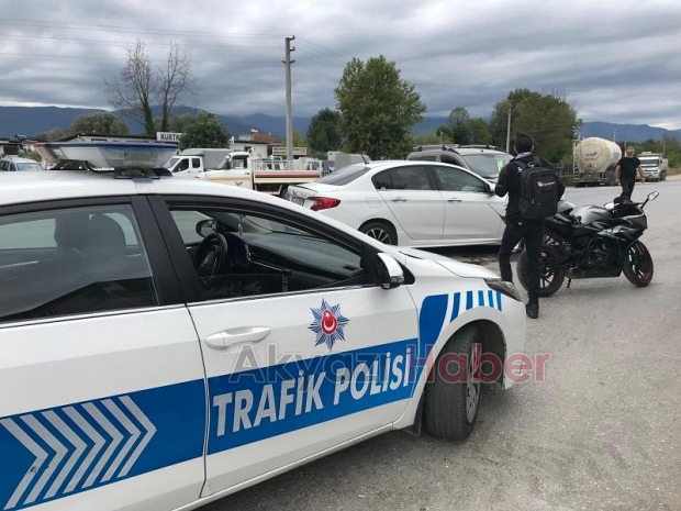 Caddede çarpıştılar 1 yaralı