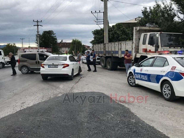 Caddede çarpıştılar 1 yaralı