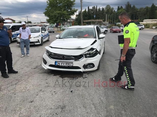 Caddede çarpıştılar 1 yaralı