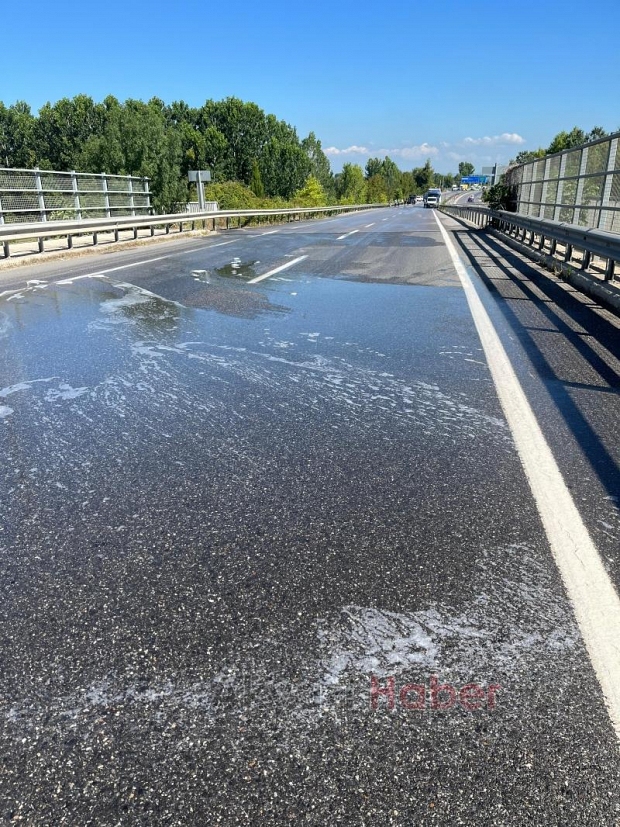 Yola dökülen asit ekipleri alarma geçirdi