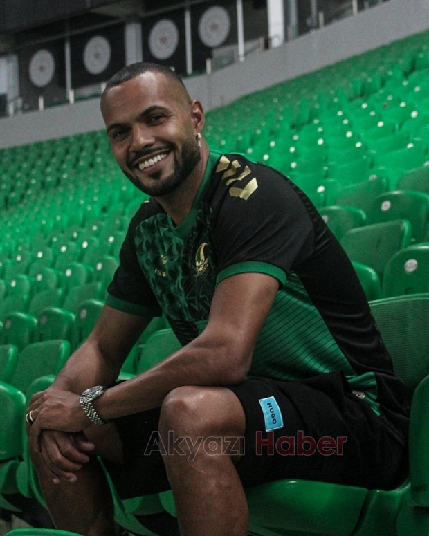 Sakaryaspor aradığı golcüyü buldu
