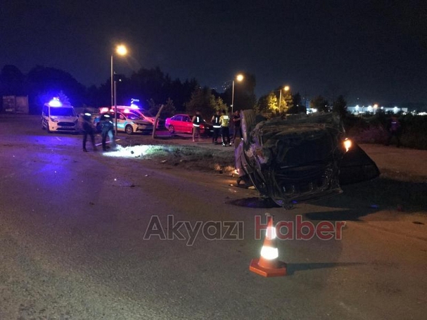 Trafik ışıklarına çarpıp takla attı