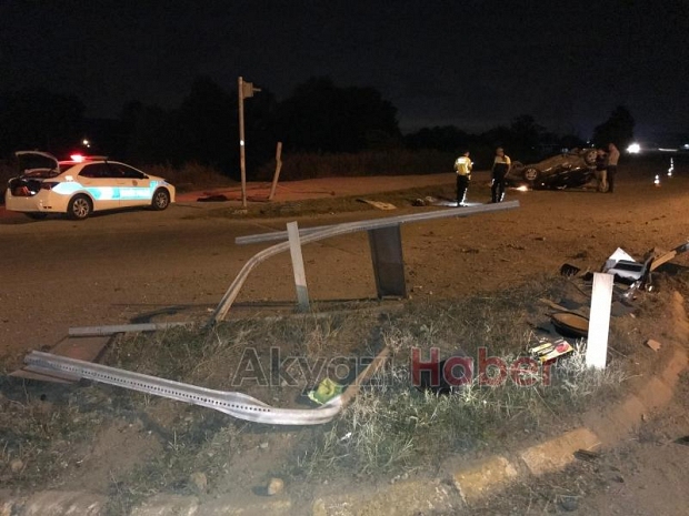 Trafik ışıklarına çarpıp takla attı
