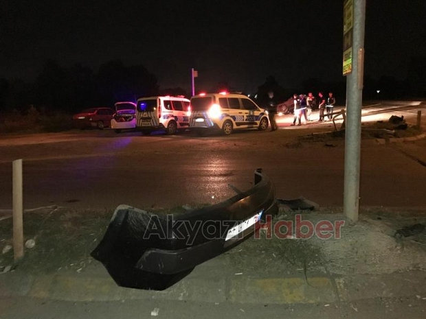 Trafik ışıklarına çarpıp takla attı