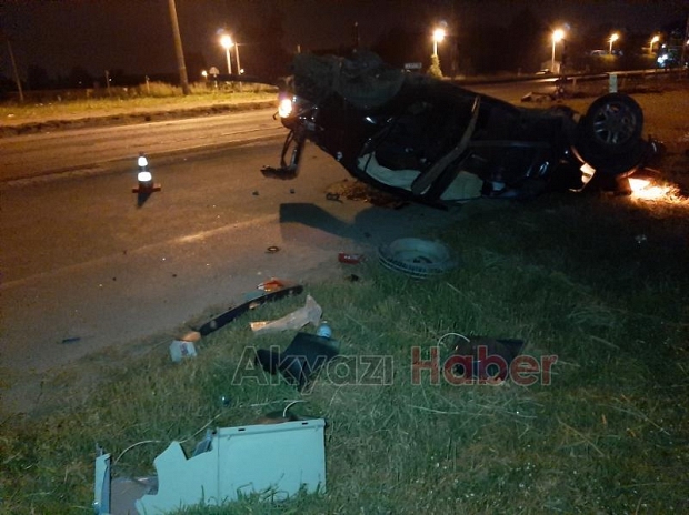 Trafik ışıklarına çarpıp takla attı