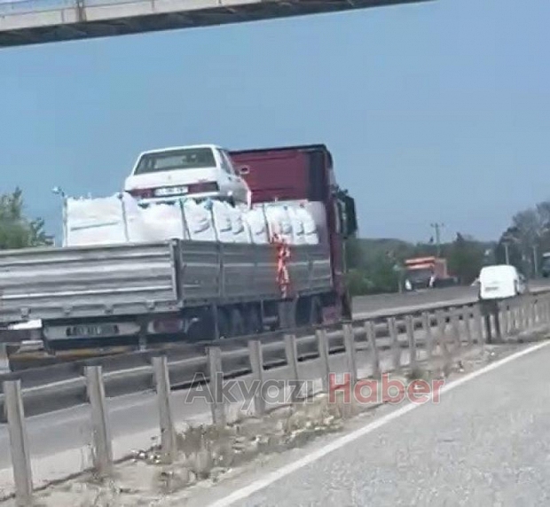 Otomobili çuvalların üzerine koyup taşıdı