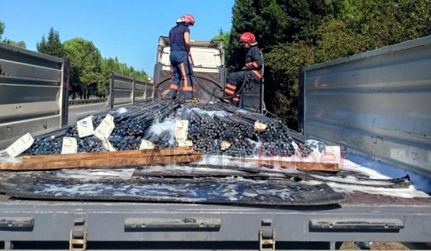 Sıcak demirler dorseyi tutuşturdu