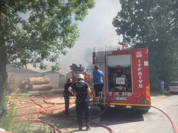 Akyazı'da ahşap atölyesinde yangın