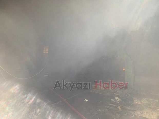 Akyazı'da ahşap atölyesinde yangın
