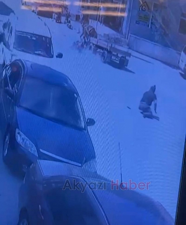 Böyle kaza görülmedi: Kaçan at, motosikletliyi altına aldı