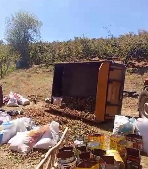 Römork devrildi; 13 fındık işçisi yaralandı