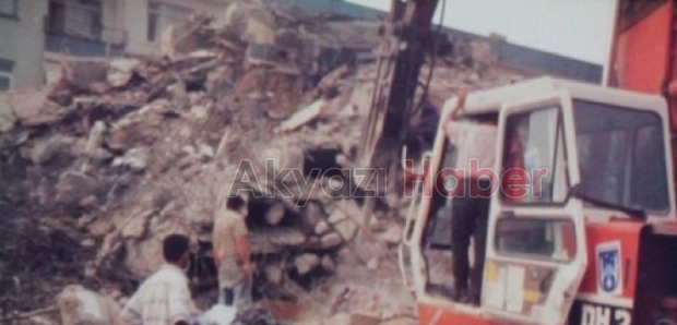 17 Ağustos 1999 Depremi'nde Akyazı'daki yıkımdan fotoğraflar