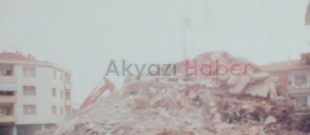 17 Ağustos 1999 Depremi'nde Akyazı'daki yıkımdan fotoğraflar