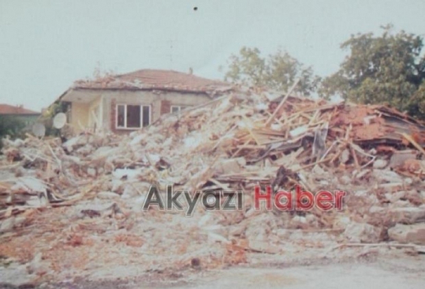 17 Ağustos 1999 Depremi'nde Akyazı'daki yıkımdan fotoğraflar