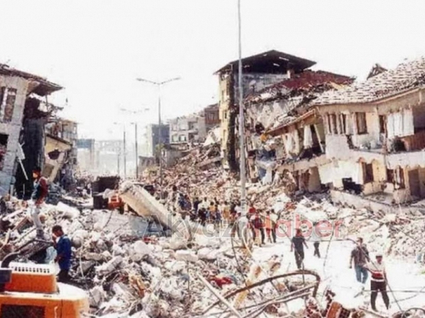 Sakarya'da 1999 Depremi'nin yol açtığı yıkımdan fotoğraflar