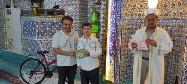 Yunus Emre Camii Kur'an Kursunda öğrenciler ödüllendirildi