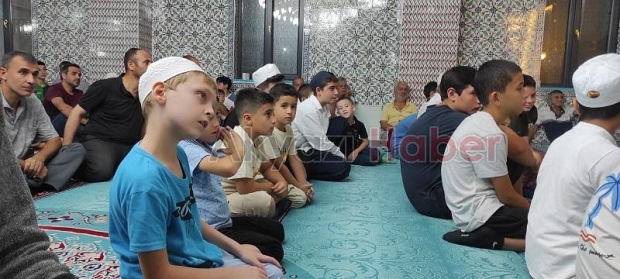 Yunus Emre Camii Kur'an Kursunda öğrenciler ödüllendirildi