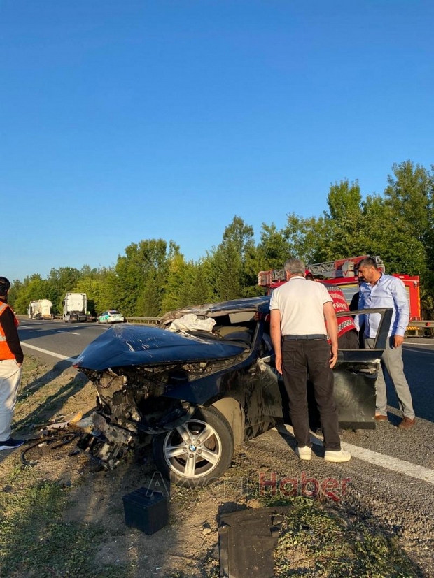 Tankere çarpan otomobilin sürücüsü yaralandı