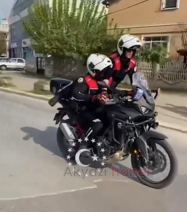 Polislerin bu görüntüsü gündem oldu