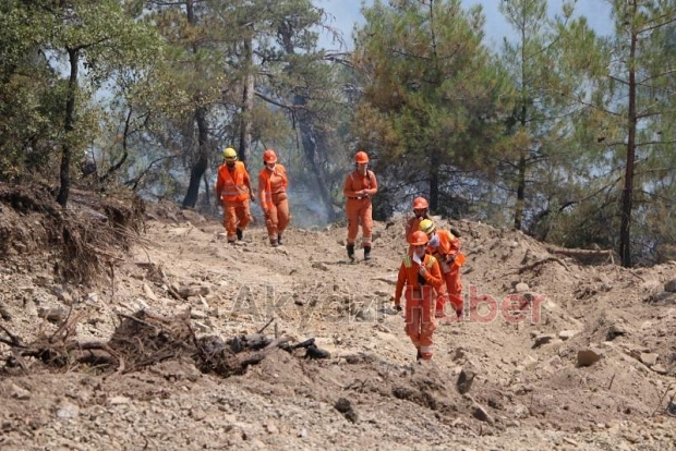 SAKTİM ekibi destek için İzmir'deki yangın bölgesine gitti