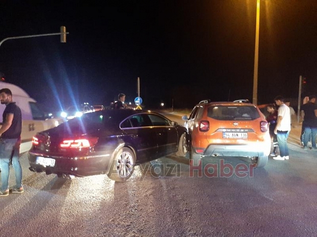 Otomobiller çarpıştı 2 yaralı