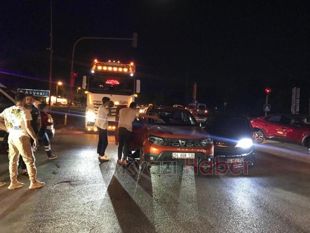 Otomobiller çarpıştı 2 yaralı