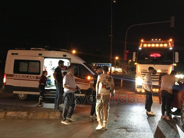 Otomobiller çarpıştı 2 yaralı