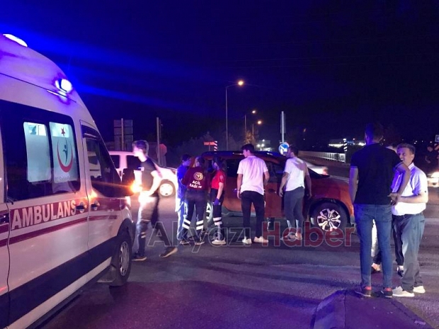 Otomobiller çarpıştı 2 yaralı