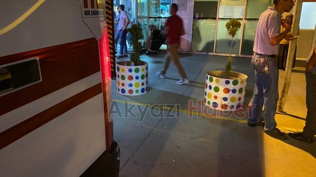 Acil önüne konulan saksılar sedye geçişlerini engelliyor