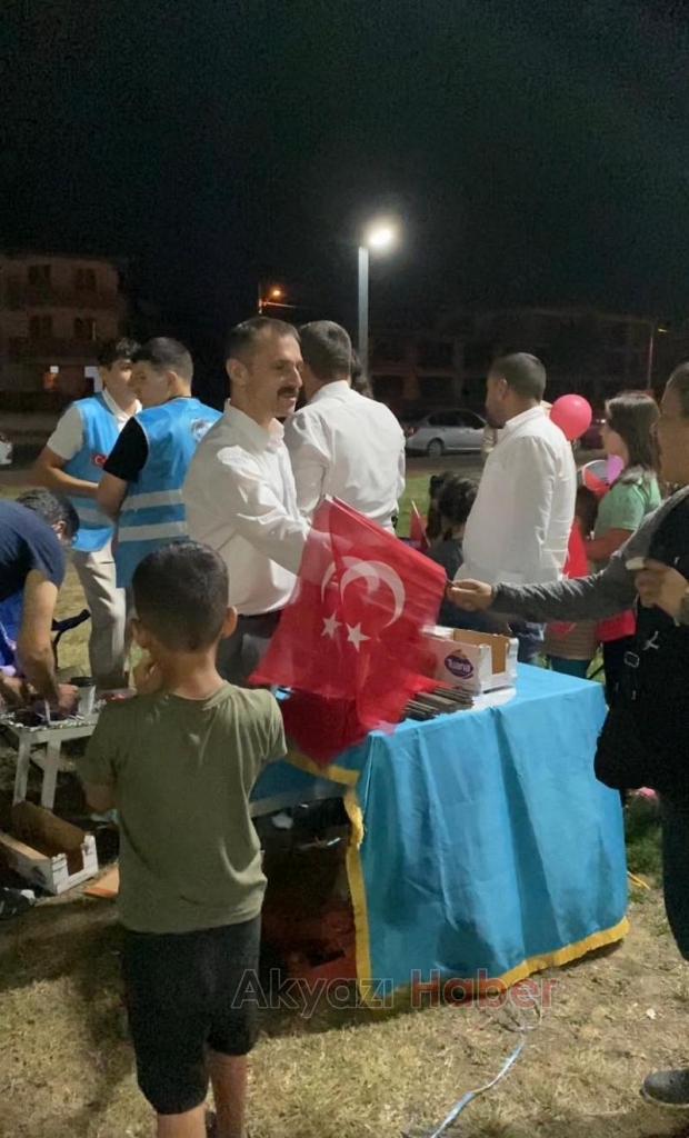 Akyazı Ülkü Ocakları'ndan çocukların yüzünü güldüren etkinlik
