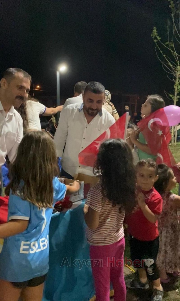 Akyazı Ülkü Ocakları'ndan çocukların yüzünü güldüren etkinlik