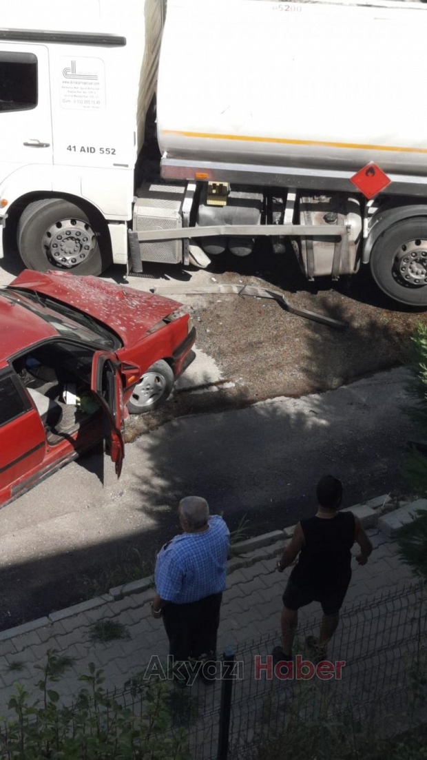 Otomobil tankere çarptı: 1 yaralı