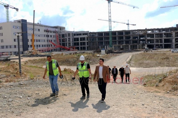 Sakarya Sağlık Müdürü'nden Şehir Hastanesi inşaatında inceleme