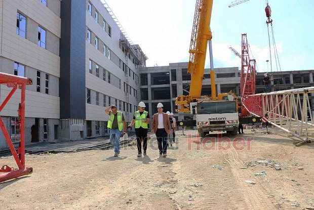 Sakarya Sağlık Müdürü'nden Şehir Hastanesi inşaatında inceleme