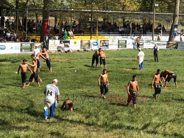 Tarihi Akbalık Yağlı Güreşleri yapıldı