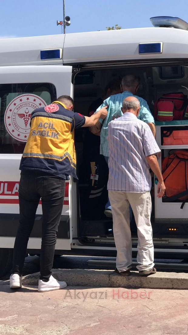 Çarşı içerisinde Fenalaşan adam hastaneye kaldırıldı 
