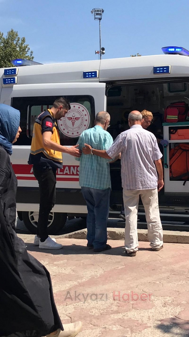Çarşı içerisinde Fenalaşan adam hastaneye kaldırıldı 
