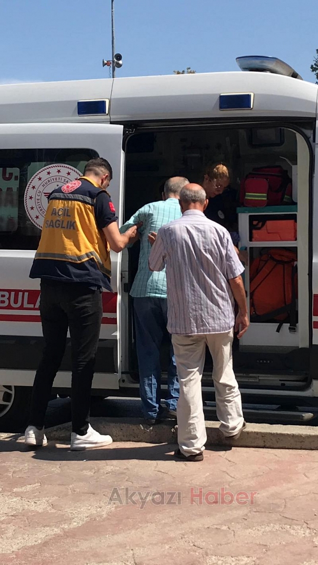 Çarşı içerisinde Fenalaşan adam hastaneye kaldırıldı 